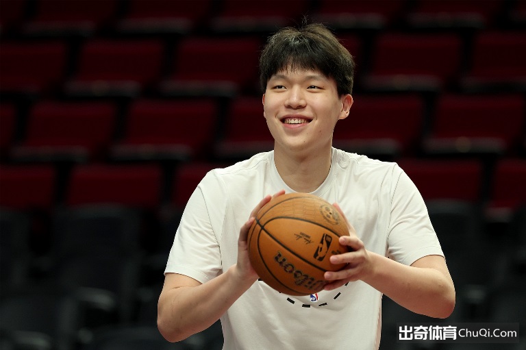 媒体人：杨瀚森有球权混音进攻就流畅 吕佩尔辣